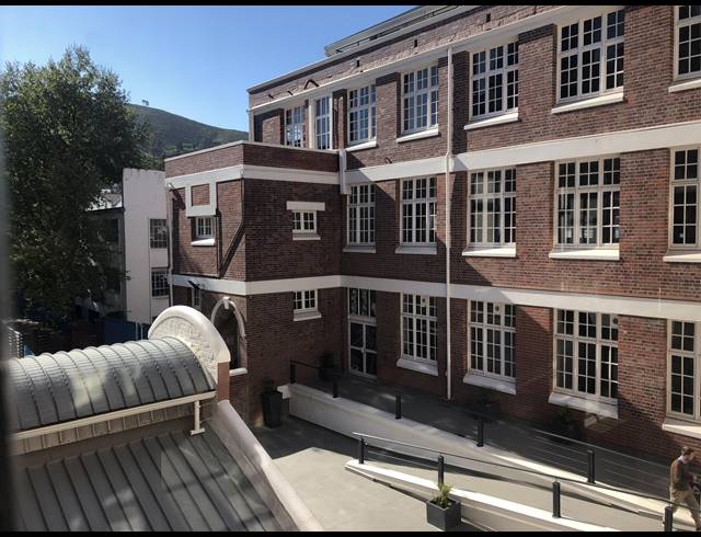 1,538M² OFFICE TO LET IN GARDENS